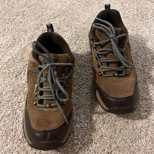 Women’s Cabela’s Hiking Shoes Size 6 1/2 M.